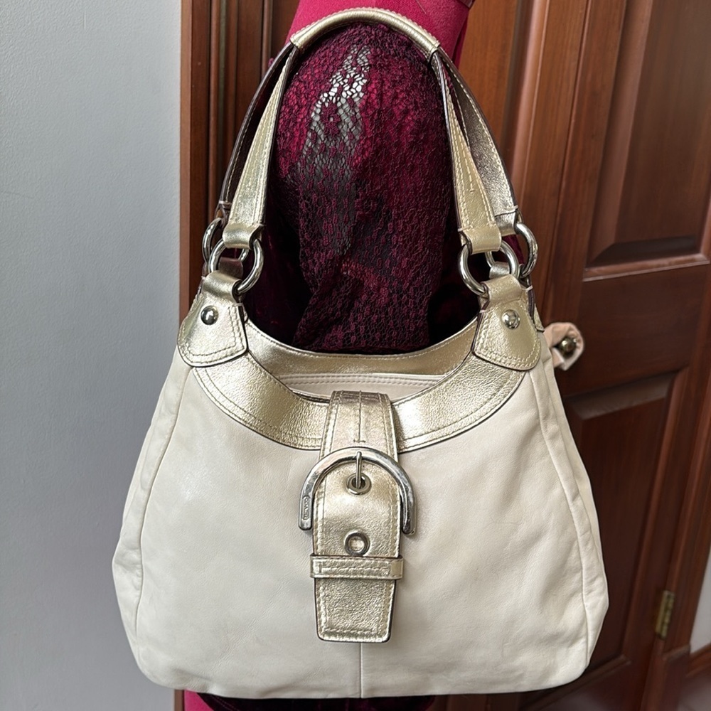 Coach Soho shoulder bag  leather cream/Gold metallic trim  3 compartment F17219
